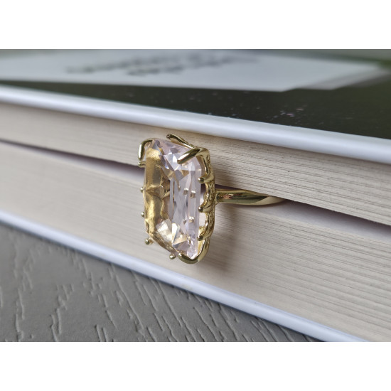 Ring with crystal