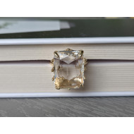 Ring with crystal