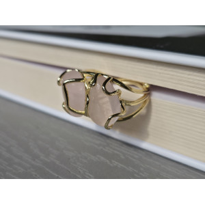 Rose quartz, bronze ring Rose quartz, bronze ring